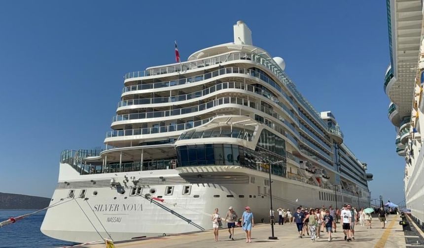 İki Dev Kruvaziyer Bodrum’a 3 Bin 319 Turist Getirdi
