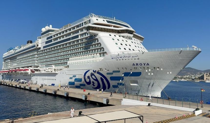 Dev Kruvaziyer Aroya Bodrum’a 2 Bin 360 Turist Getirdi