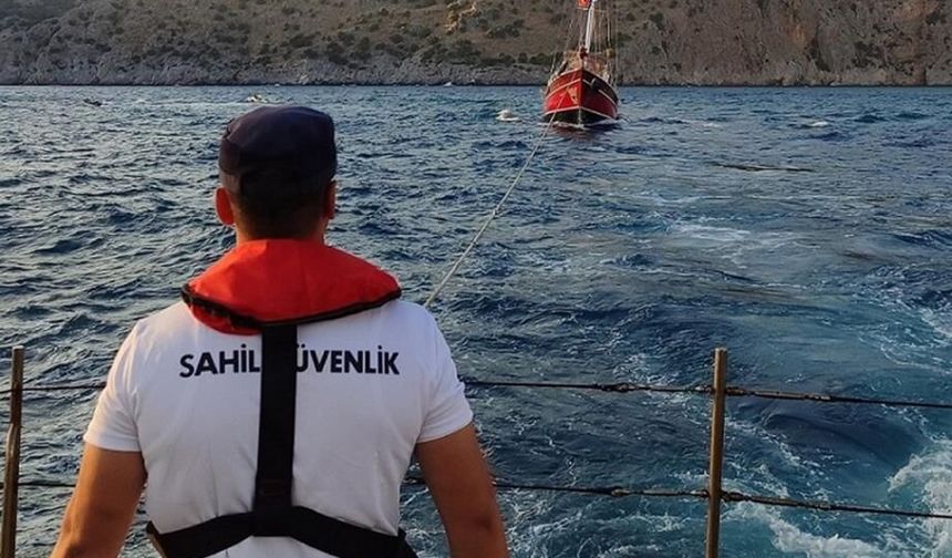 Ortaca Açıklarında Sürüklenen Ticari Yat Kurtarıldı