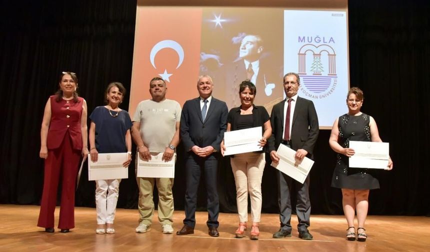 MSKÜ’de görevde yükselen ve emek veren personele belge takdim edildi