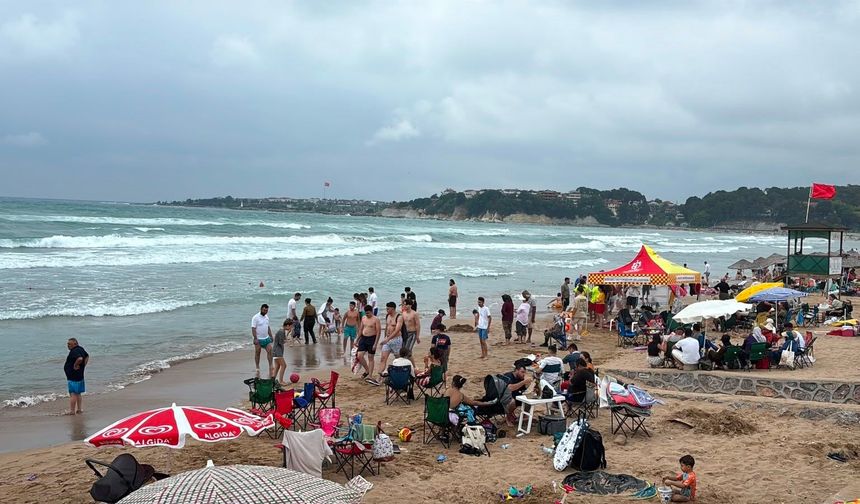 Ablasını kurtarmak için denize girdi, hayatını kaybetti