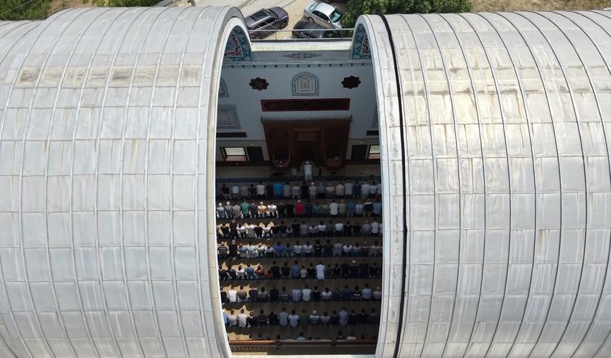 Otomobillerdeki sunroof sistemi camiye uyarlandı