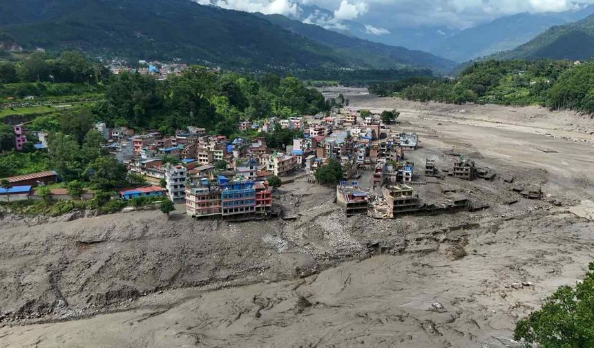 Sel Nepal’i Yuttu: Yüzlerce Kişi Aranıyor