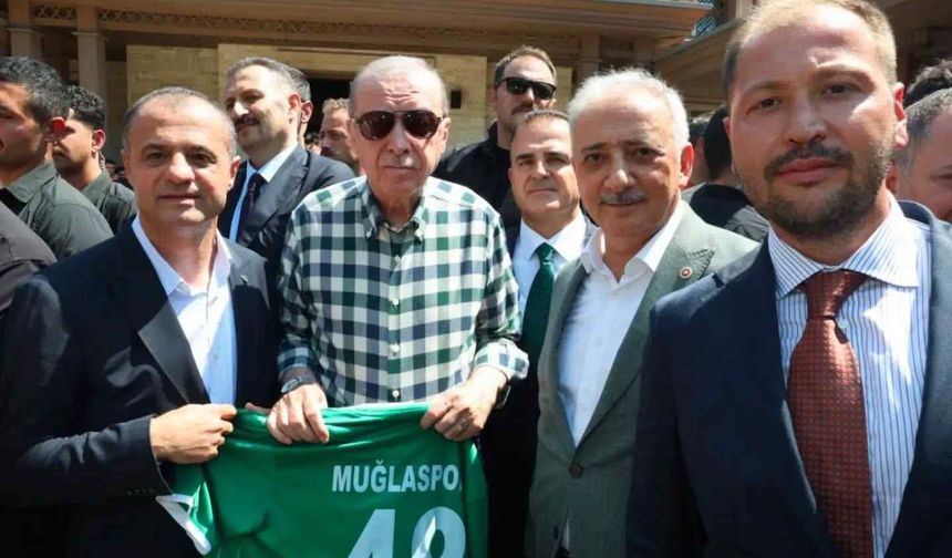 Cumhurbaşkanı Erdoğan’a 48 numaralı Muğlaspor forması