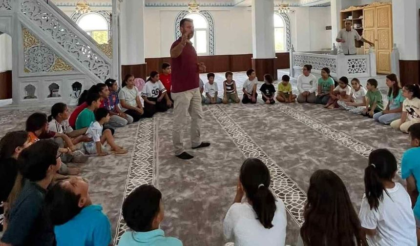 Kötekli’de Gönüllü Gençler Çocukların Yüzünü Güldürüyor