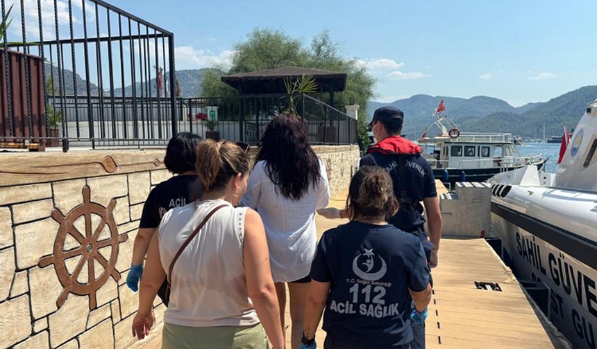 Dalaman’da gezi teknesinde yaralanan kişiye denizde tahliye