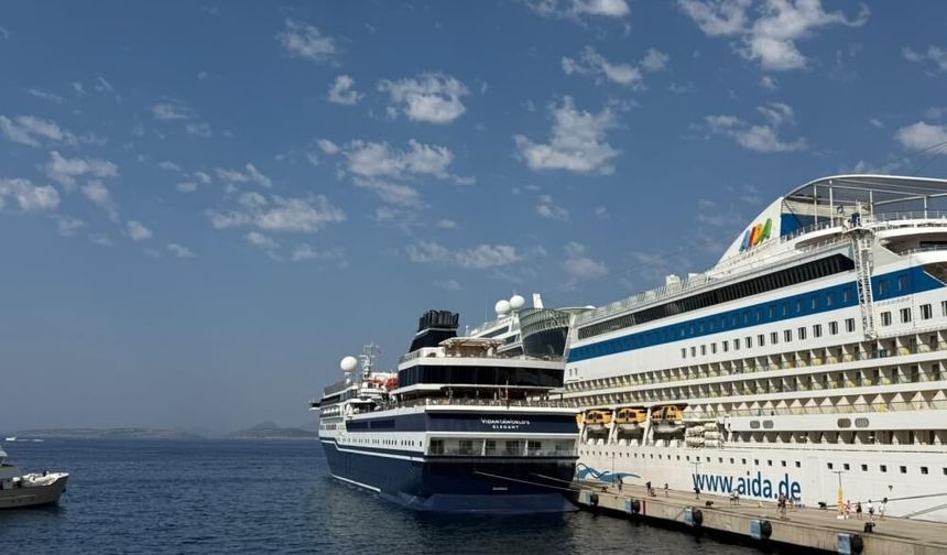 Bodrum’a iki kruvaziyerle 2 bin 746 yolcu geldi