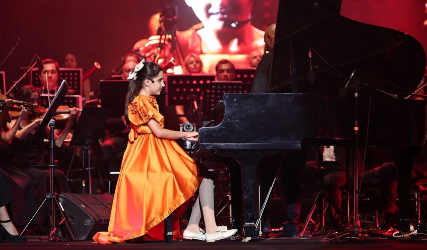 12 Yaşındaki İpek Nisa Muğla’yı Büyüledi: İlk Konserinde Unutulmaz Gece