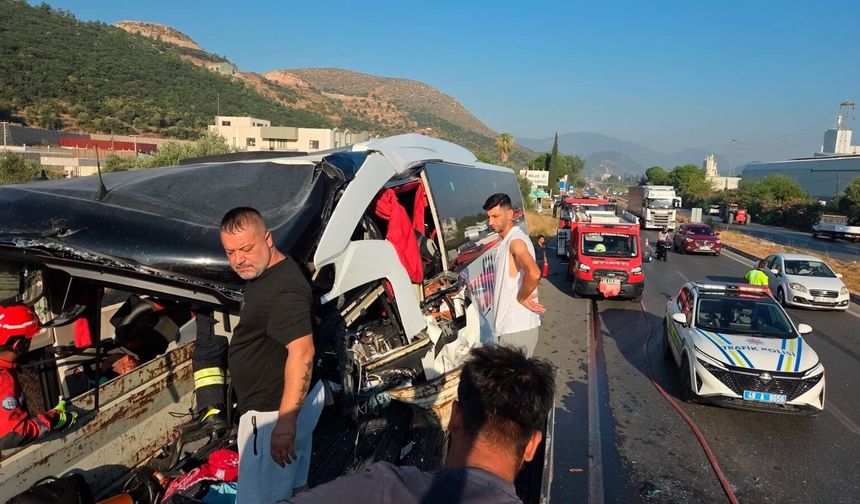 Milas’ta Otobüs Tıra Arkadan Çarptı: 2 Ölü, 4 Yaralı