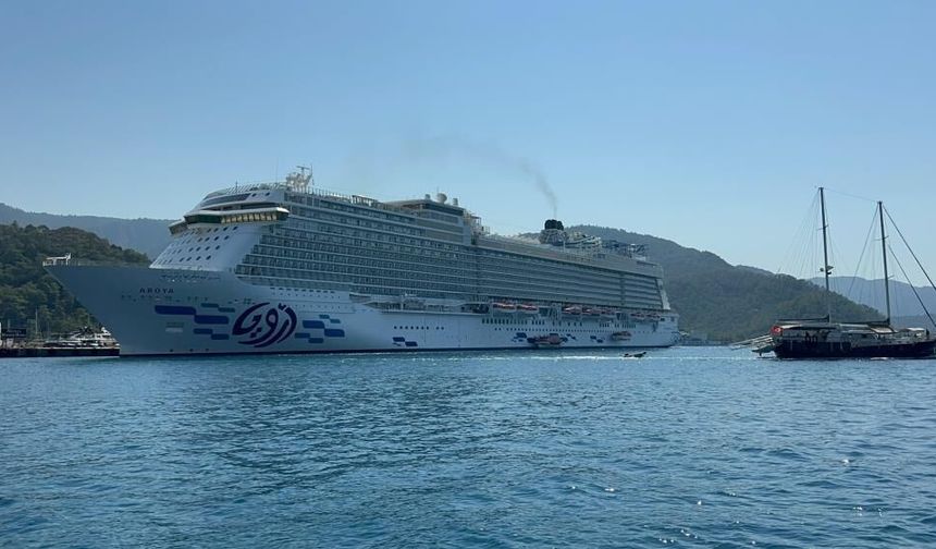 Dev kruvaziyer Aroya Manara Marmaris’e 3 bin 700 turist getirdi