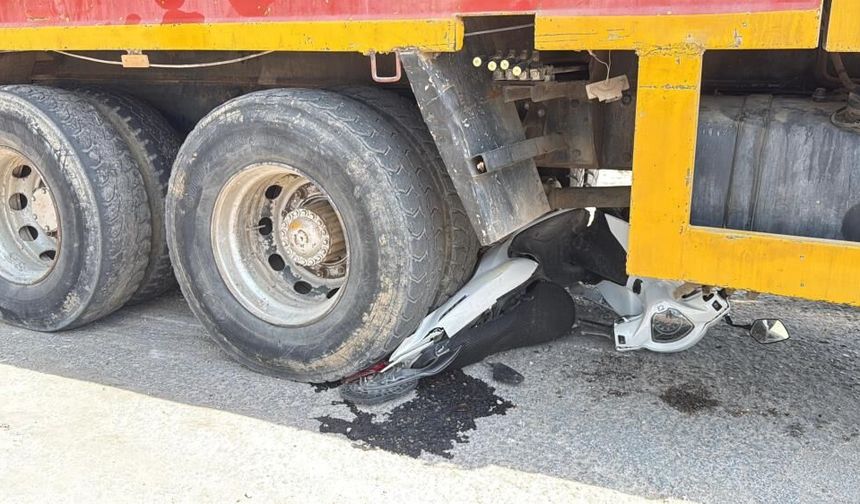 Menteşe’de vinçle çarpışan motosiklet parçalandı