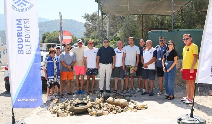 Bodrum’da denizden 75 kilogram atık çıkarıldı