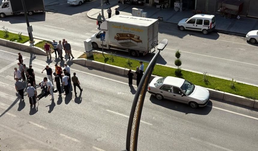 Karşıya geçerken otomobilin çarptığı kişi yaralandı