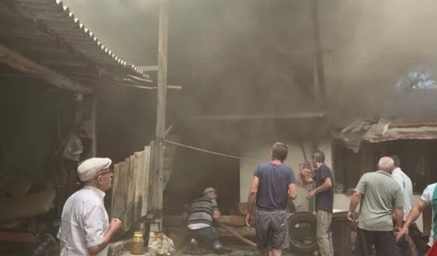 Menteşe’de ev yangını: Ekiplerin müdahalesi sürüyor