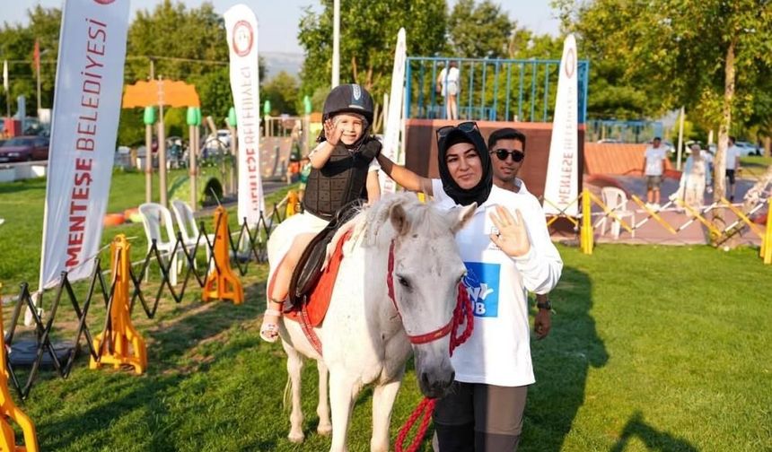 Menteşeli çocuklar Pony Club ile at binmeyi deneyimledi