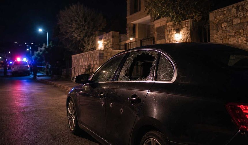 Bodrum’da otomobilde bekleyen kişiye silahlı saldırı