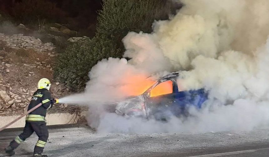 Bodrum’da otomobil alevlere teslim oldu