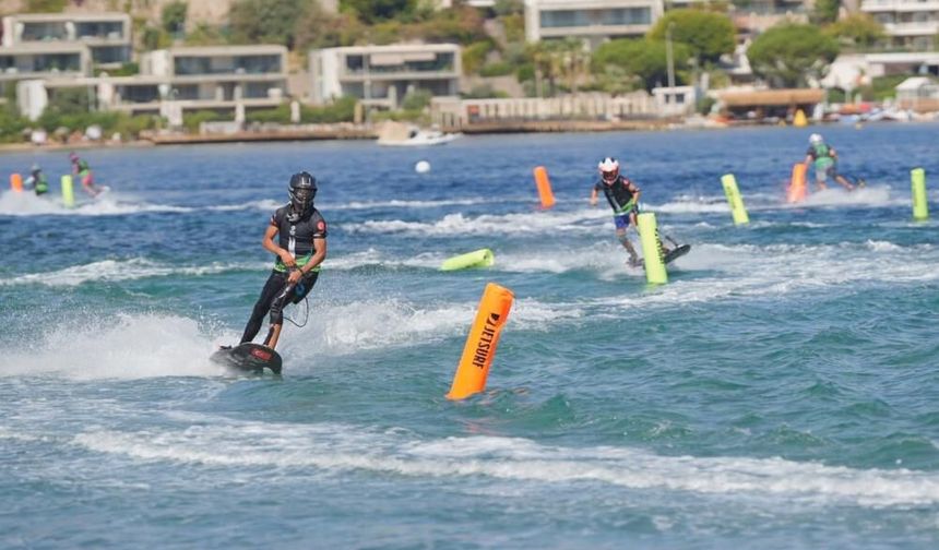 Bodrum'da deniz üzerinde hız ve adrenalin yarışı
