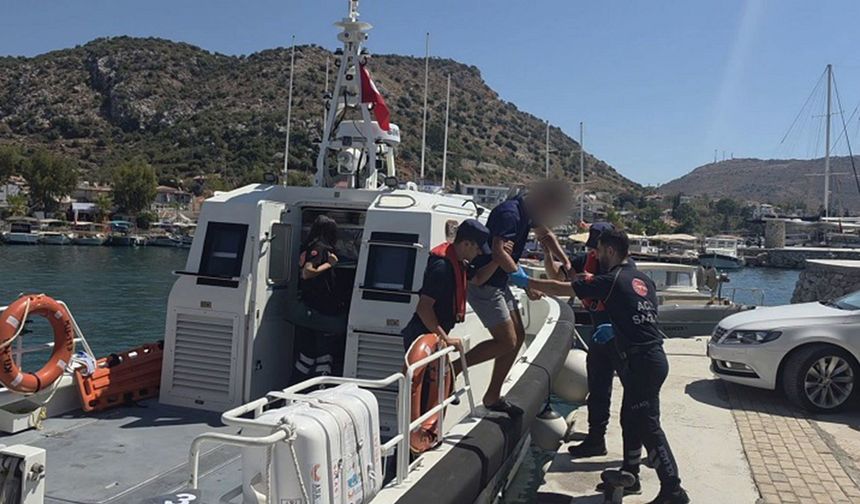 Denizde rahatsızlanan iki kişi kurtarıldı