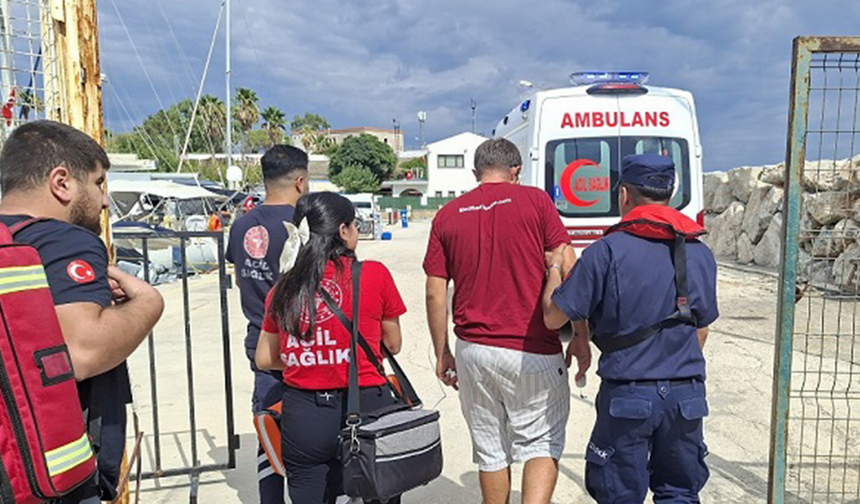 Gezi teknesinde rahatsızlandı, ekipler müdahale etti