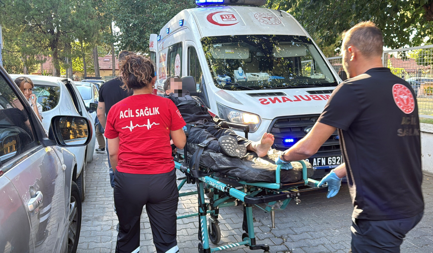 Öğrencinin ayağı otomobilin altında kaldı