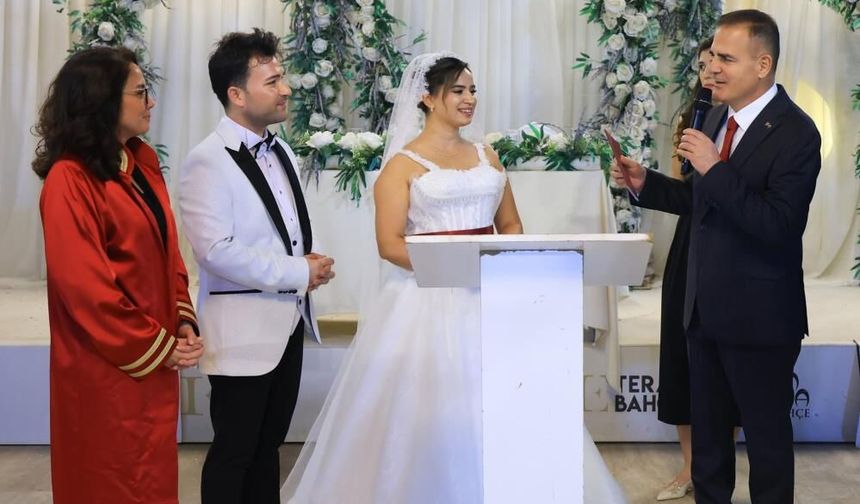 Vali Akbıyık şehit kardeşinin nikâh şahidi oldu