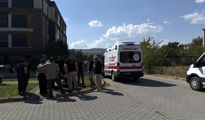 Menteşe’de motosiklet otomobile çarptı, sürücü yaralandı