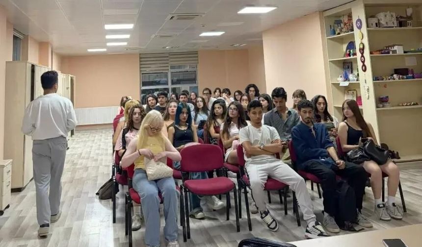 Menteşe’de gençler hayallerini sahneye taşıyor