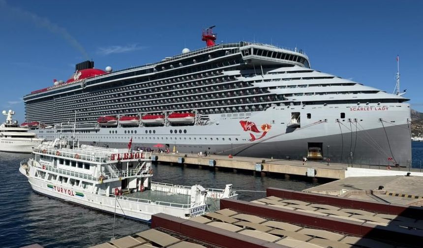 Scarlet Lady, 2 bin 637 yolcuyla Bodrum’a geldi