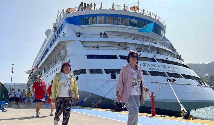 Marmaris Limanı’na üç kruvaziyer gemisi gelecek