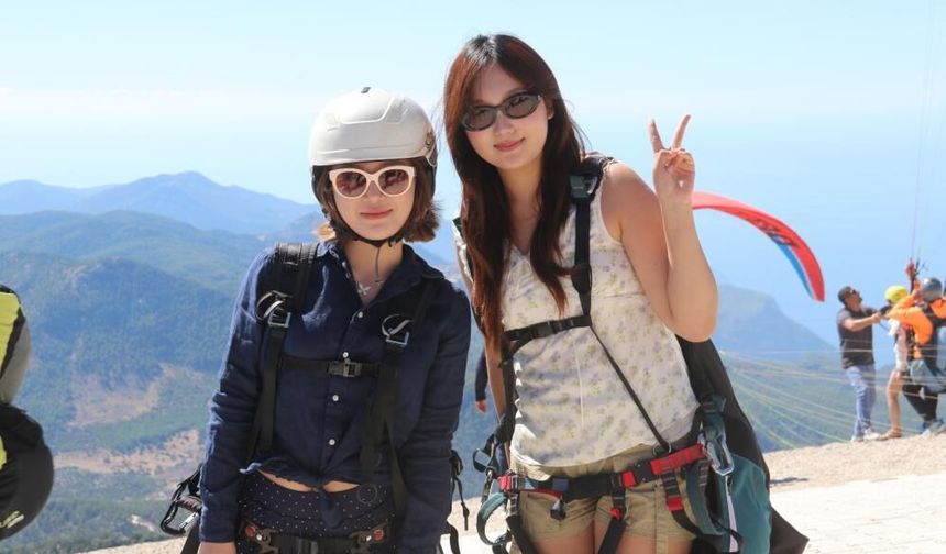 Babadağ’da Çinli turistlerin yamaç paraşütü ilgisi artıyor