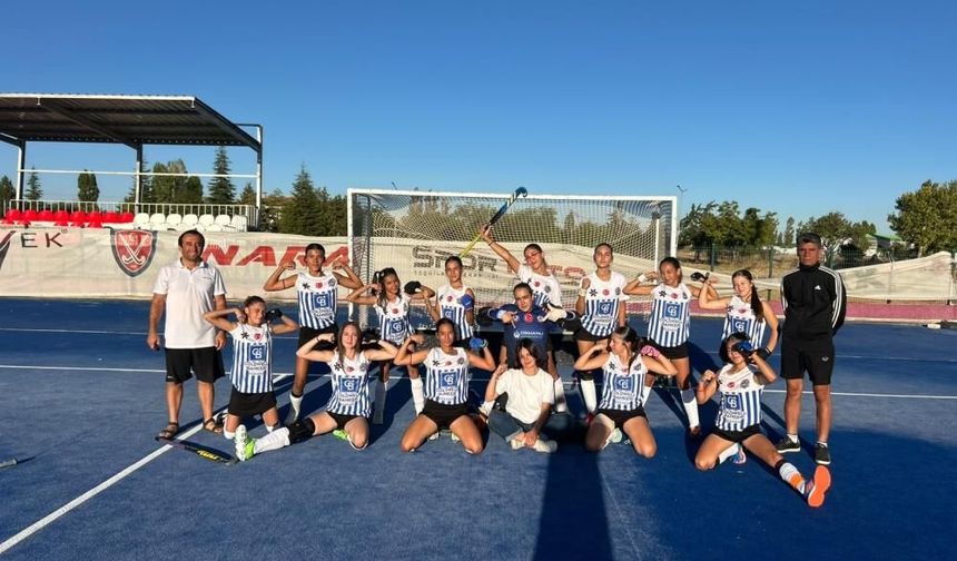 Muğla’nın U14 Kız Hokey takımı Türkiye 5’incisi oldu