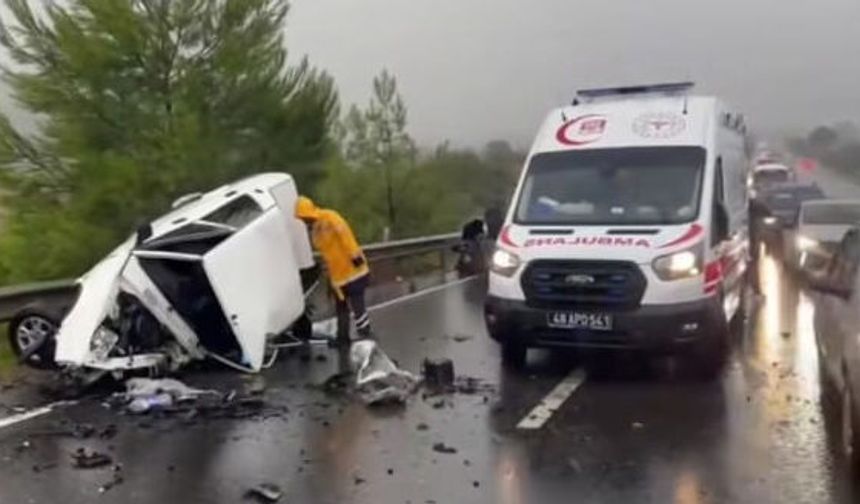 Ula’da iki araç çarpıştı: 1 ölü, 2 yaralı