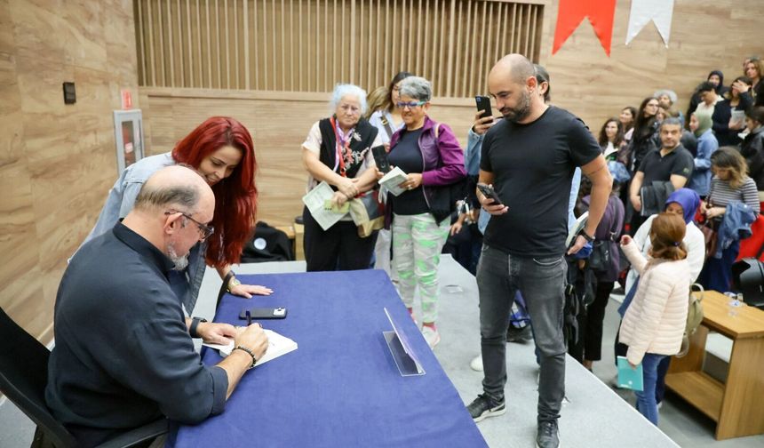 Sinan Canan Menteşe’de okurlarıyla buluştu