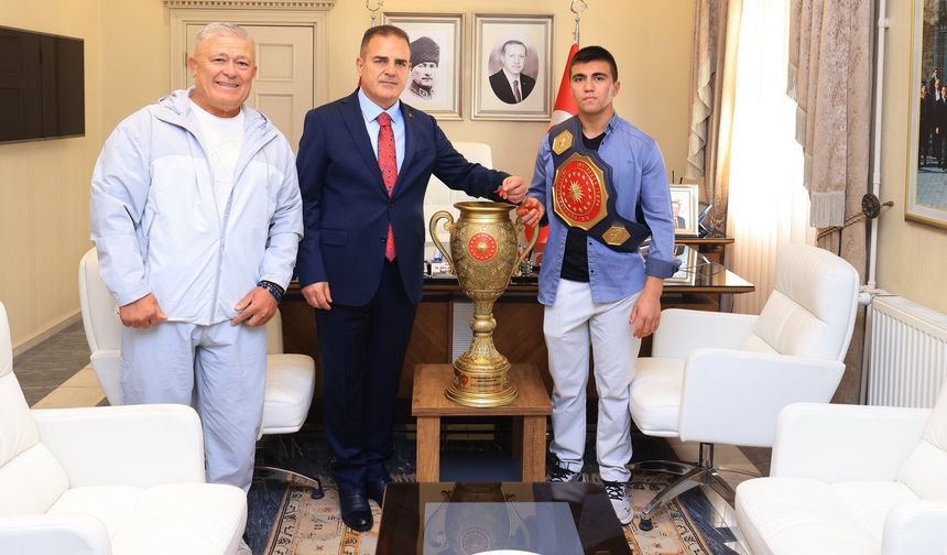 Şampiyon pehlivan Kadir Buğra Dikik’ten Vali Akbıyık’a ziyaret
