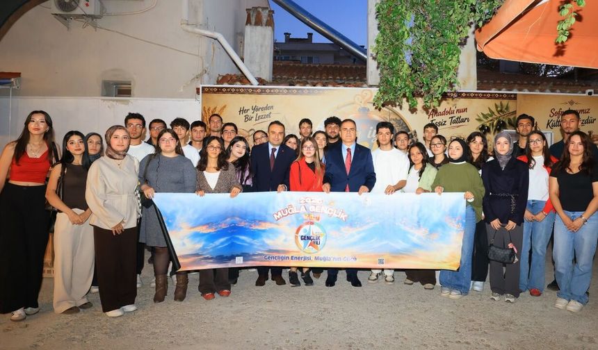 Vali Akbıyık “Gelin Tanış Olalım” projesinde gençlerle buluştu