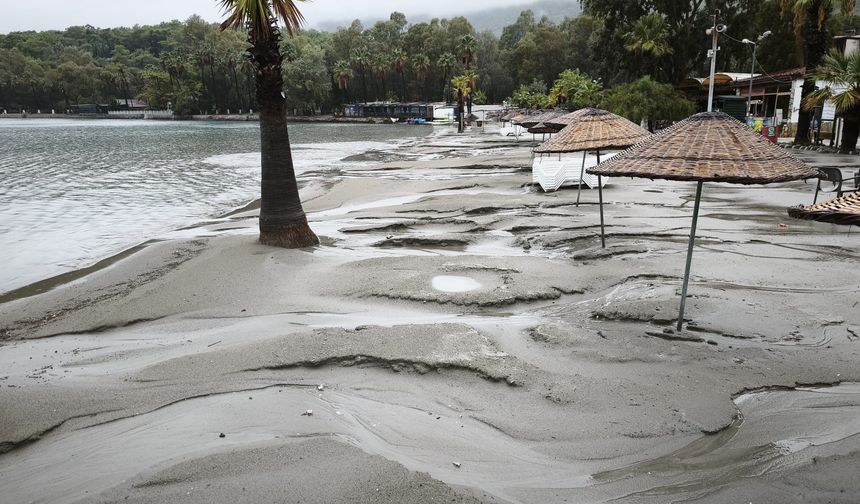 Muğla’da sağanak Akyaka sahilinde tahribata yol açtı