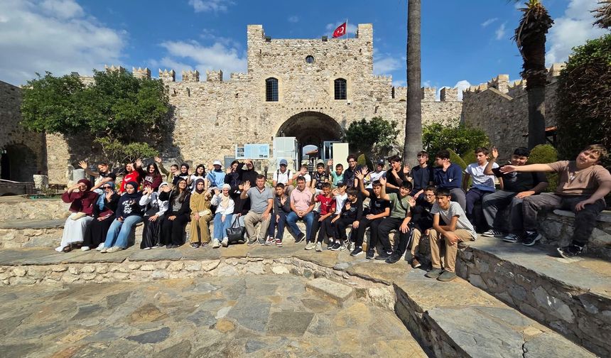 Alanyalı öğrenciler Marmaris’in tarihi mirasını keşfetti