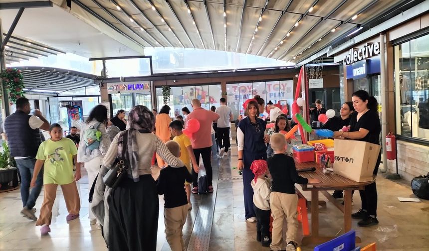 Köyceğiz'de Cumhuriyet Bayramı coşkusu çocuklarla başladı