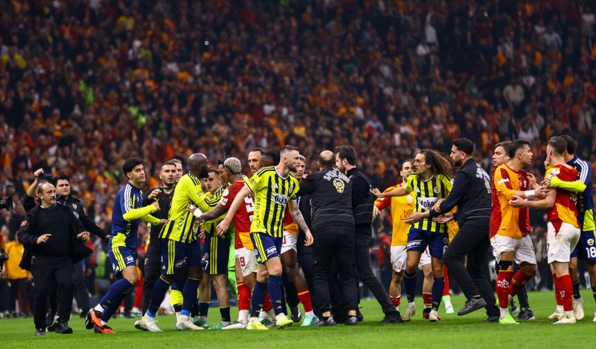 Galatasaray-Fenerbahçe Maçının Ardından Kavga Çıktı