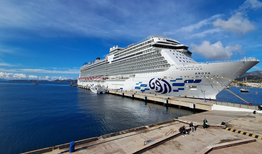 Aroya, 2 bin 203 yolcusuyla Bodrum’da