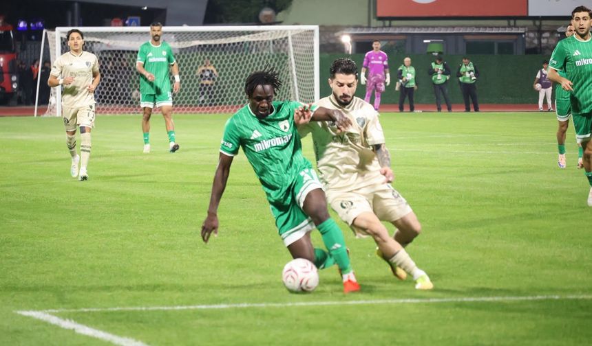 Muğlaspor-Bursaspor maçında ilk yarı golsüz sona erdi