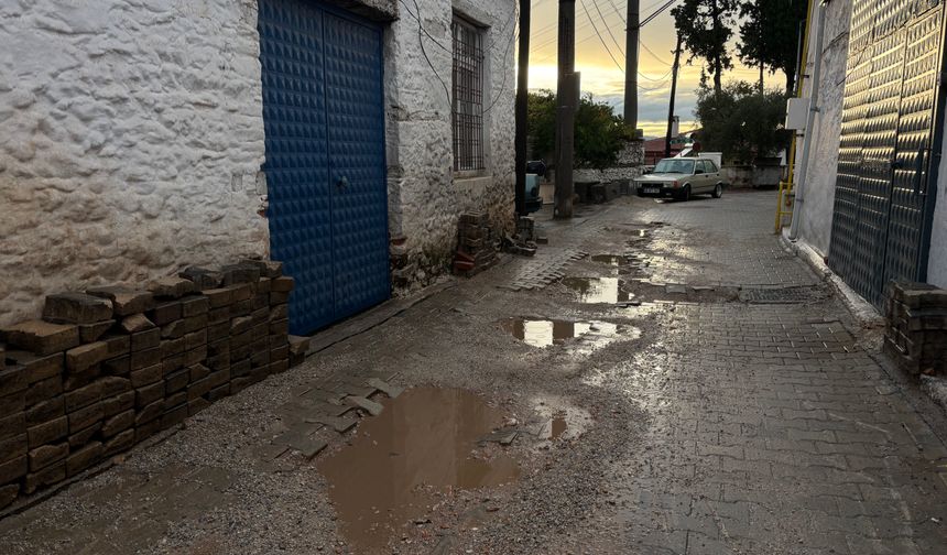 Menteşe’de yağmur yağdı, yolun hali ortaya çıktı!