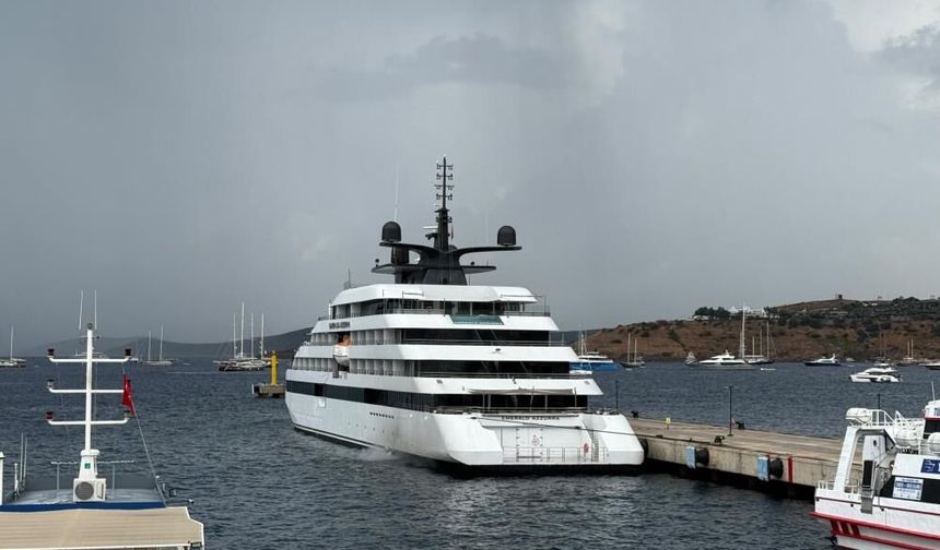 Lüks kruvaziyer Bodrum'a geldi: 100 yolcu taşıyor
