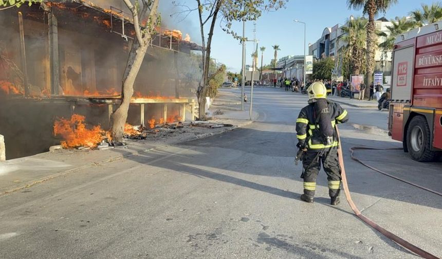 Bodrum’da depo yangını: 15 dakikada kullanılamaz hale geldi