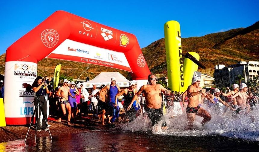 Marmaris’te 22 ülkeden yüzücü kulaç atıyor