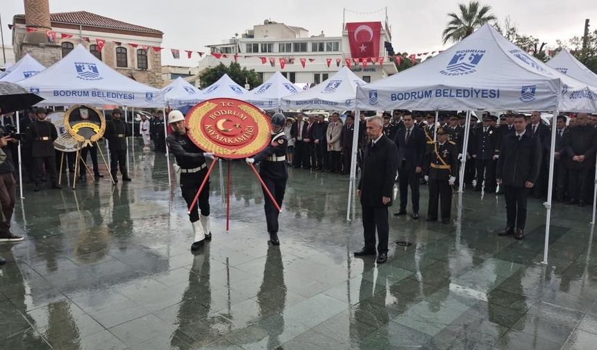 Bodrum’da Cumhuriyet’in 103. yılı kutlamaları yağmur altında başladı