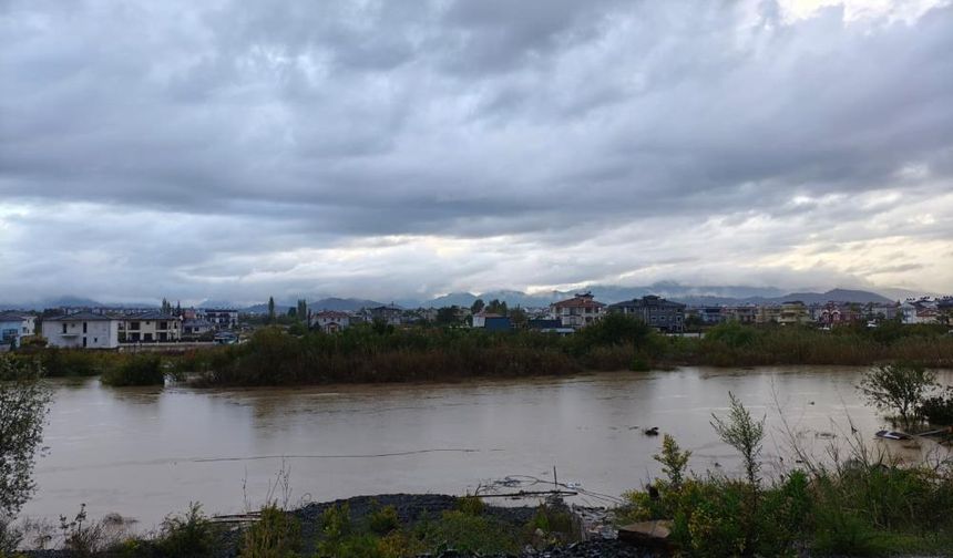 Dalaman’da sağanak sonrası taşkın: Eski Fethiye yolu kapandı
