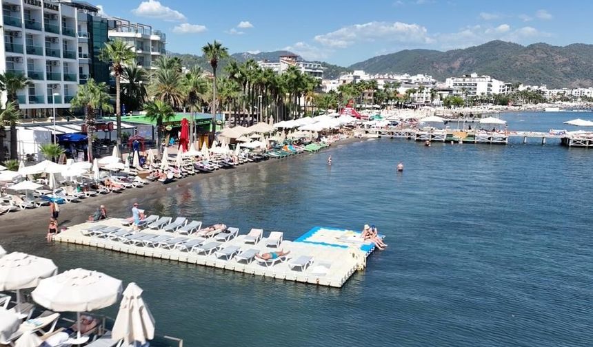 Marmaris’te ekim ayında deniz keyfi: İngiliz turistler güneşe koştu