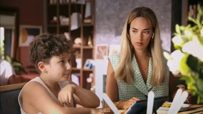 <p><!--StartFragment--></p>
<p>Tuba Büyüküstün<span><span>, Seda Bakan<span>, Boncuk Yılmaz, Murat Boz, Fırat Tanış, Serkan Altunorak, Rıza Kocaoğlu, Aytaç Şaşmaz, Umut Kurt ve Füsun Demirel gibi oyuncuları kadrosunda bulunduruyor. <o></o></span></span></span></p>
<p><!--EndFragment--></p>